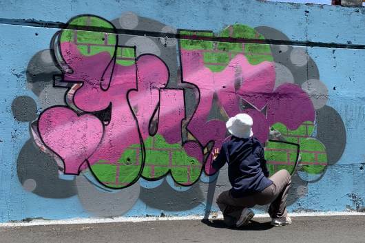 YULS: GRAFFITI Y MATERNIDAD  EN INDONESIA